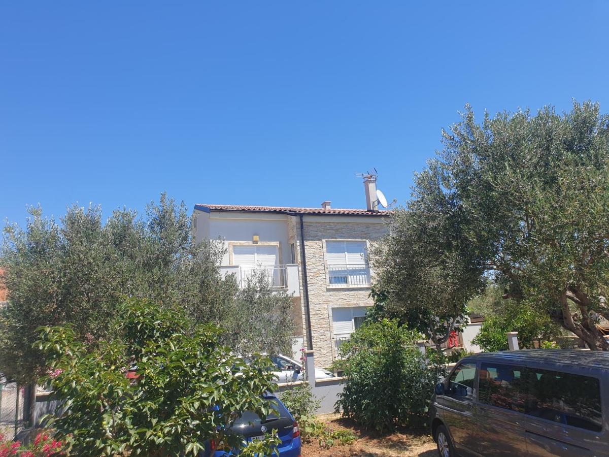 Apartmani Bepo Sveti Filip i Jakov Exterior foto