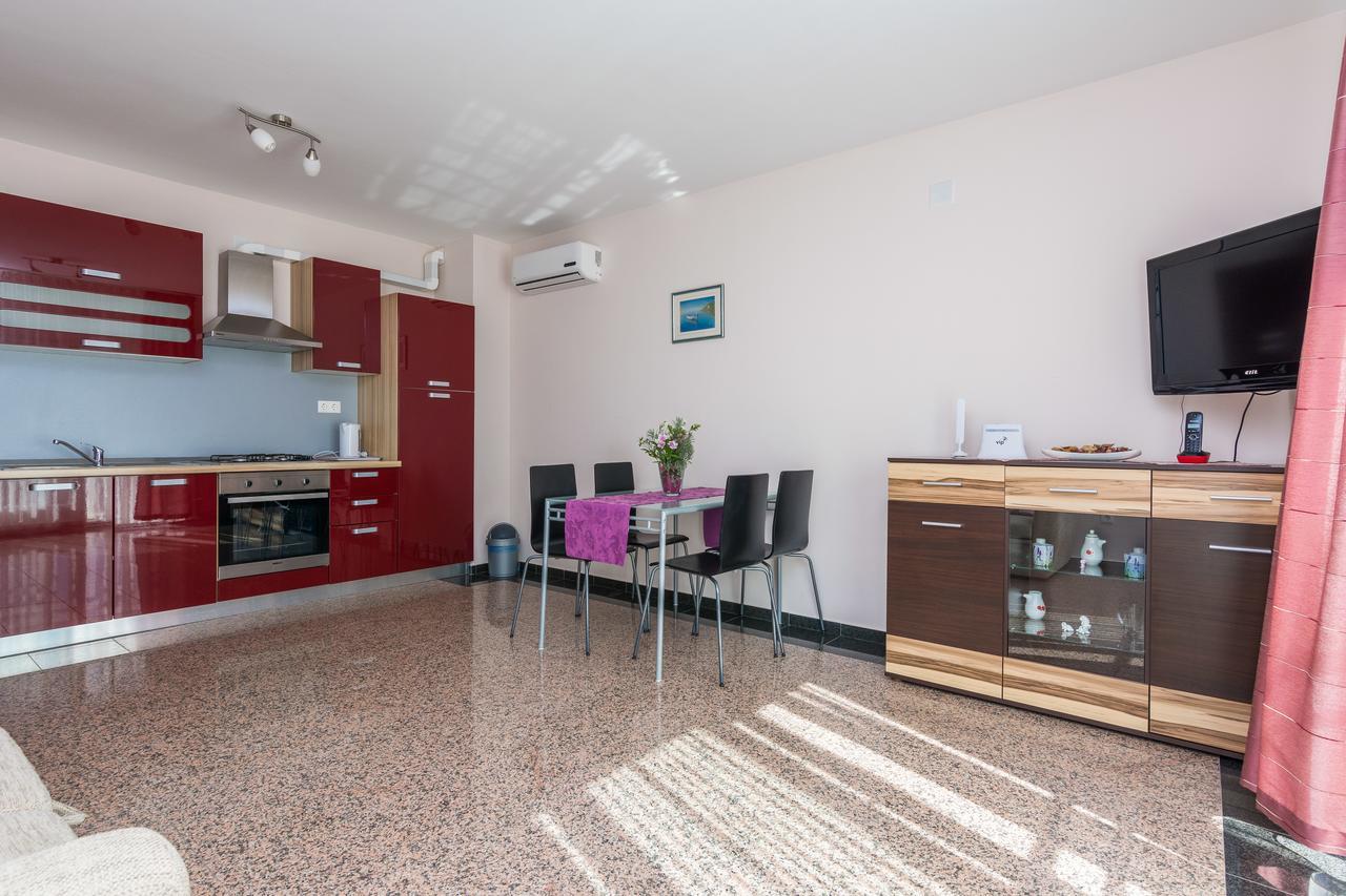 Apartmani Bepo Sveti Filip i Jakov Exterior foto